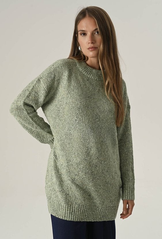 Oversizowy sweter z wełną