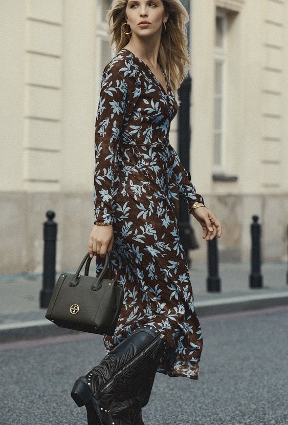 Długa sukienka o swobodnym kroju