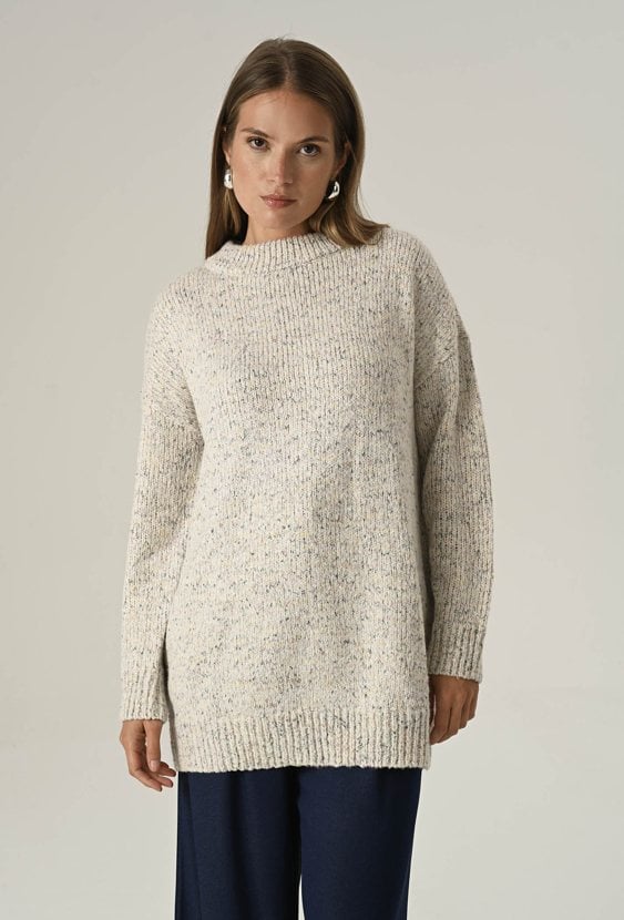 Oversizowy sweter z wełną