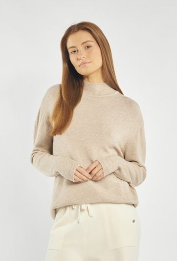 Sweter o prostym kroju