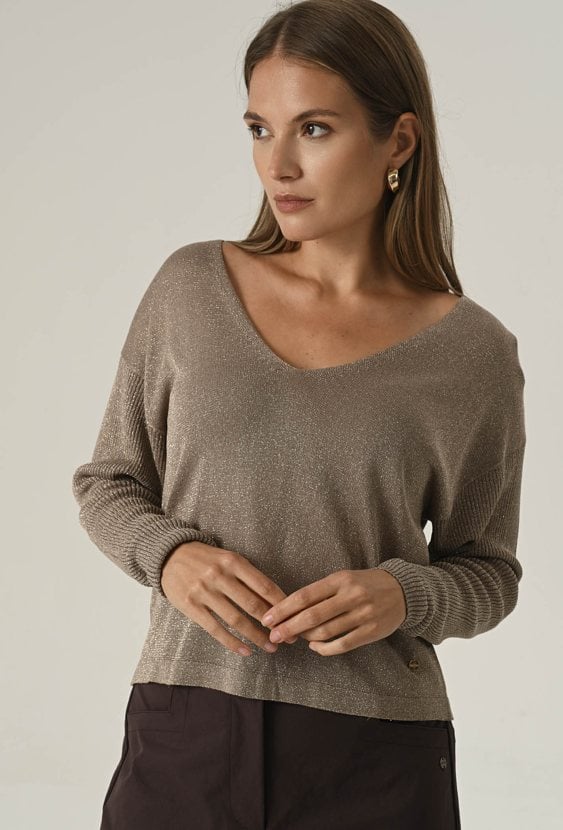 Lekki sweter z wiskozy z metaliczną nicią
