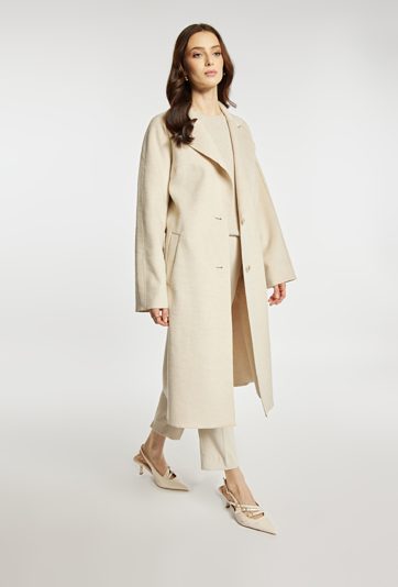 Stylowy płaszcz z wiązaniem