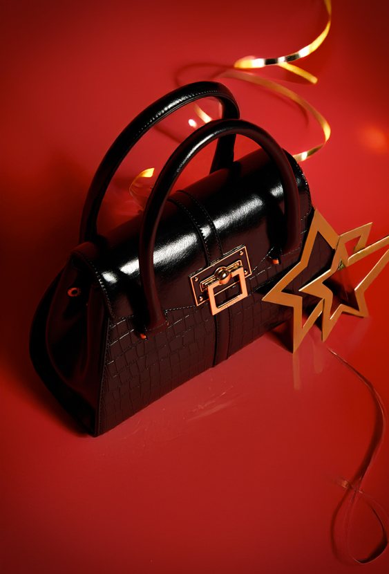 Lakierowy kuferek damski