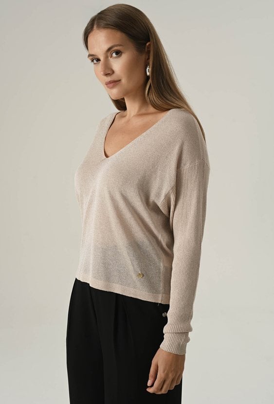 Lekki sweter z wiskozy z metaliczną nicią