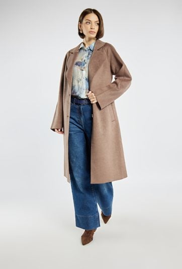 Stylowy płaszcz z wiązaniem