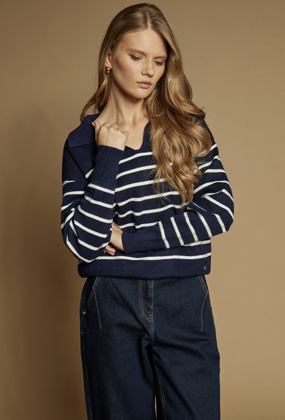 Sweter w paski