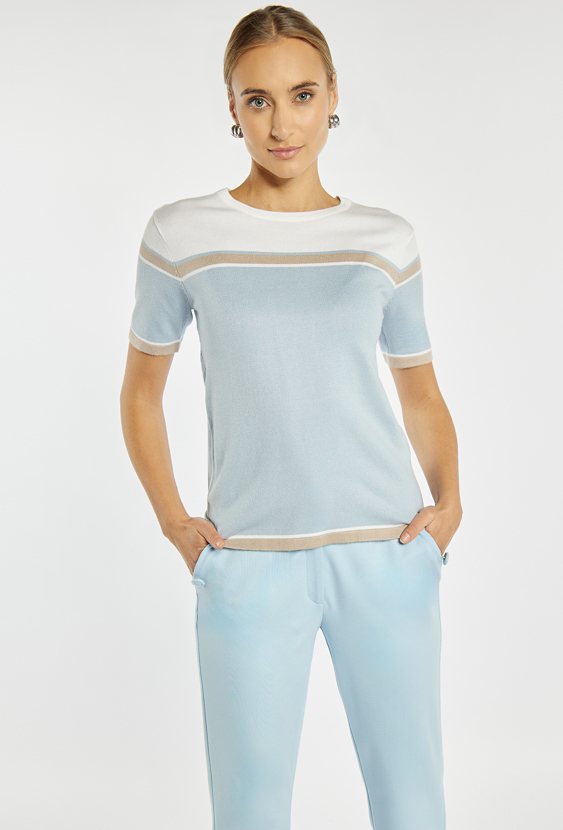 Sweter w pastelowych odcieniach