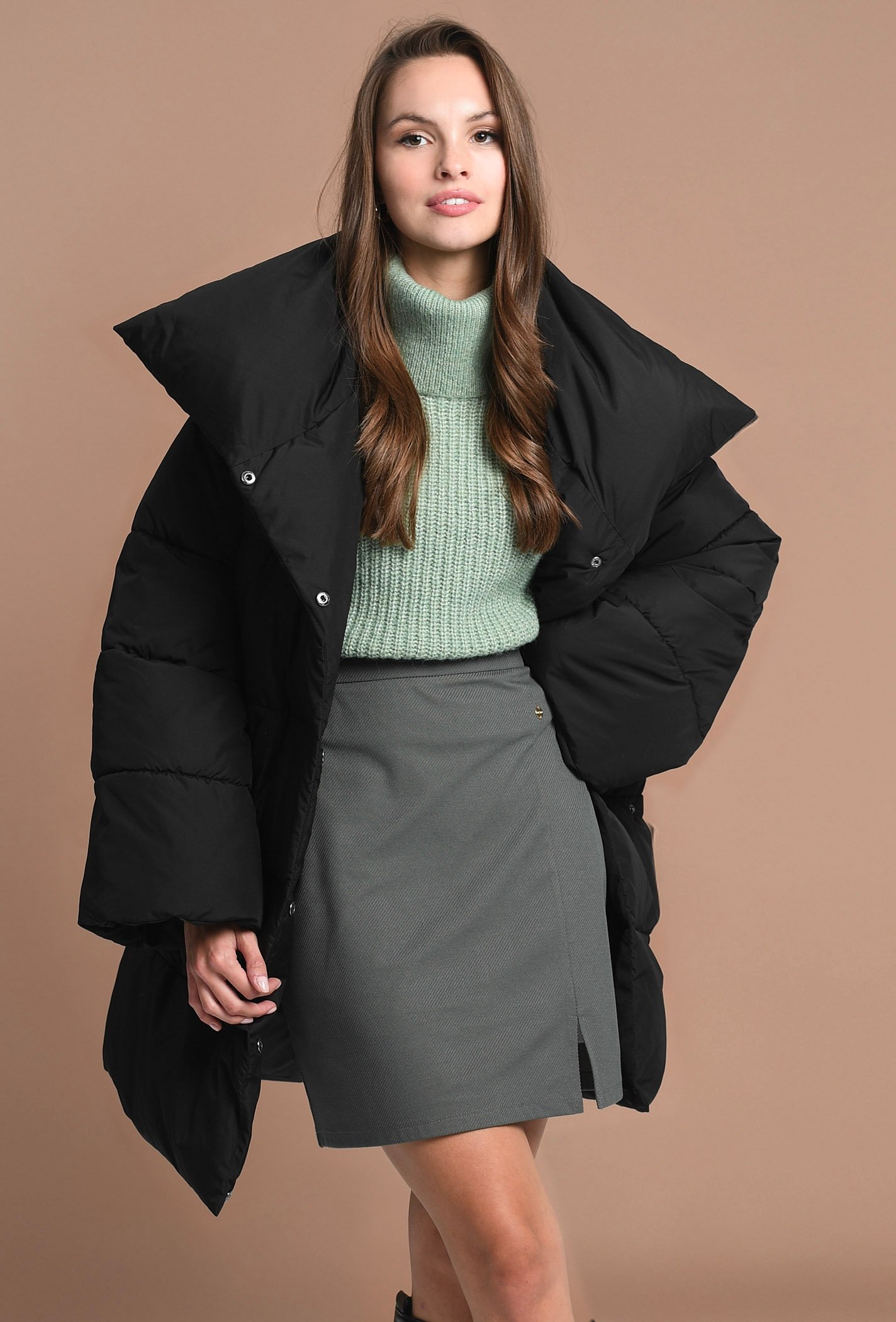 brunt harmony 25 ブラック Czarna ocieplana kurta w wysokim kołnierzem