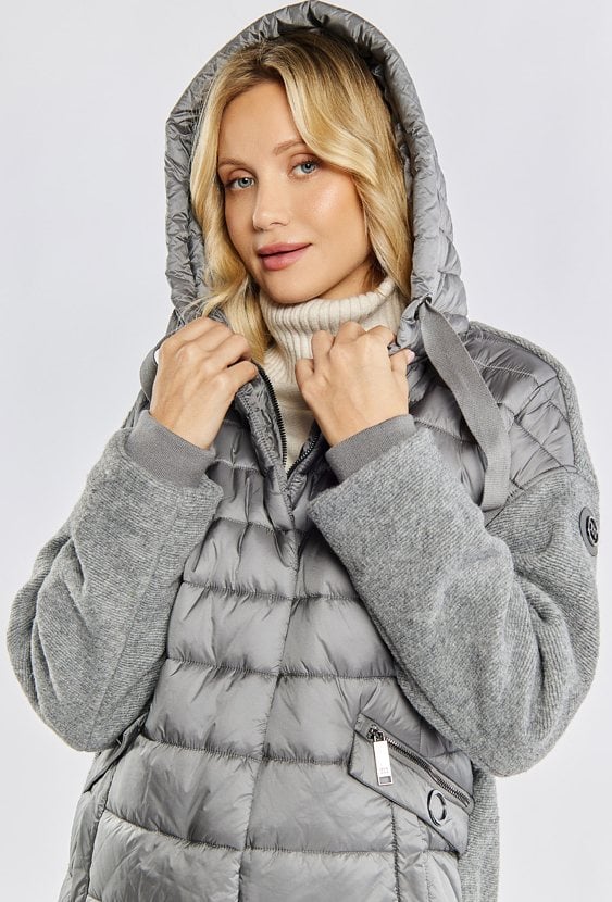 Płaszcz damski z pikowaniem