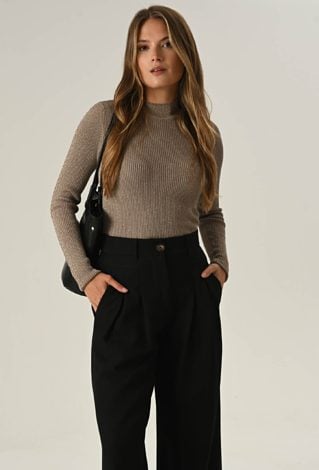 Golf z metaliczną nicią