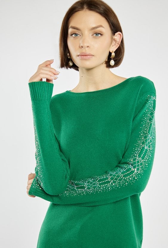 Sweter z połyskiem na rękawach