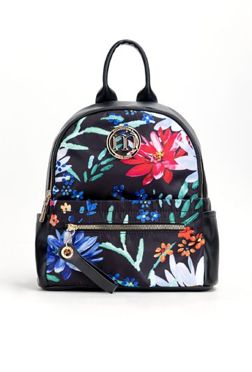 Plecak damski z widocznym logo z przodu