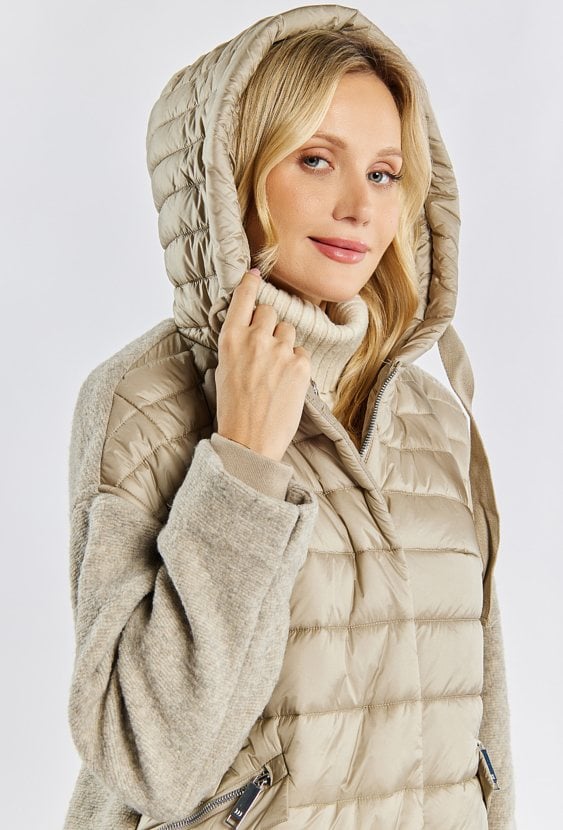 Płaszcz damski z pikowaniem