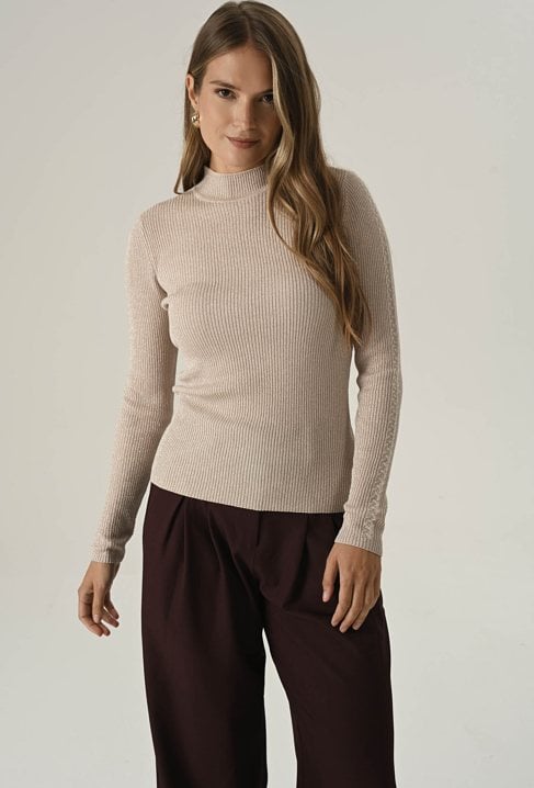 Golf z metaliczną nicią