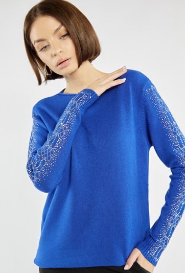 Sweter z połyskiem na rękawach