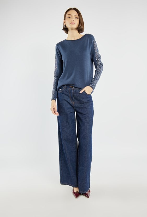 Sweter z połyskiem na rękawach