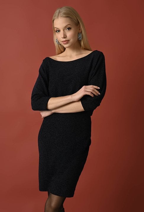 Granatowa sukienka z połyskująca nicią