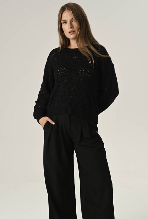 Czarny ażurowy sweter