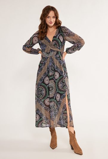 Sukienka w różnorodny wzór