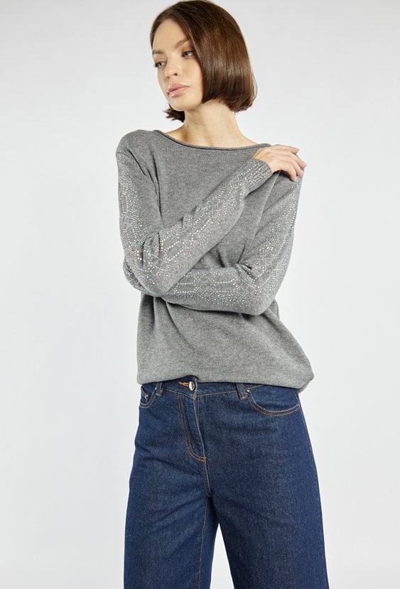 Sweter z połyskiem na rękawach