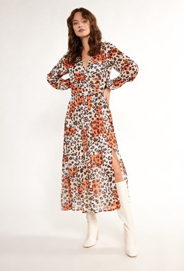 Lekka sukienka z wzorem w cętki