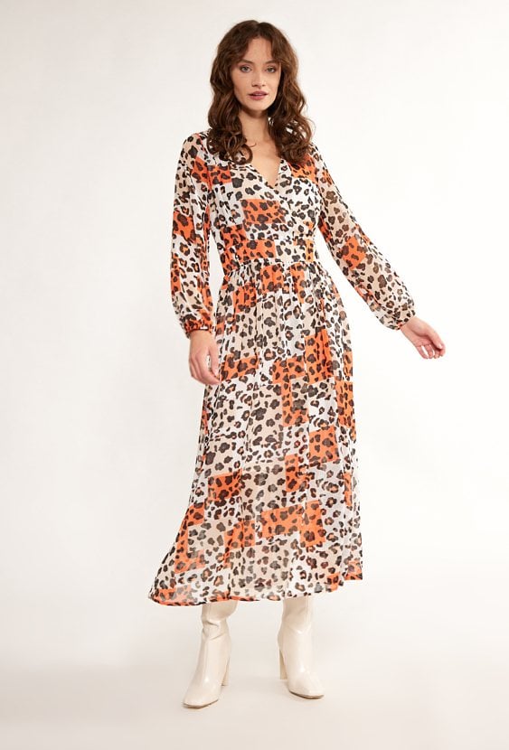 Lekka sukienka z wzorem w cętki