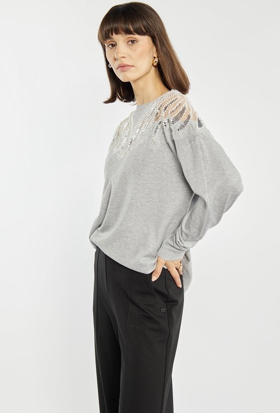 Sweter ze zdobieniem