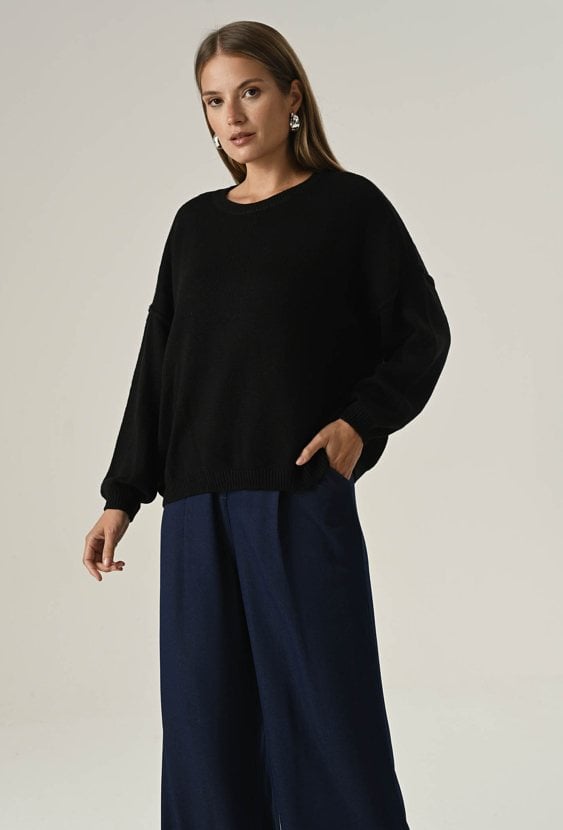 Czarny klasyczny sweter z bawełną