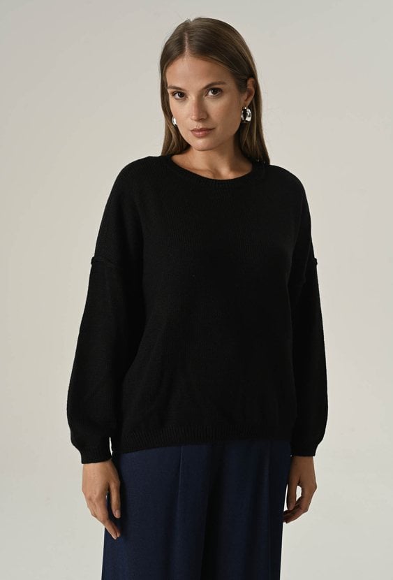 Czarny klasyczny sweter z bawełną