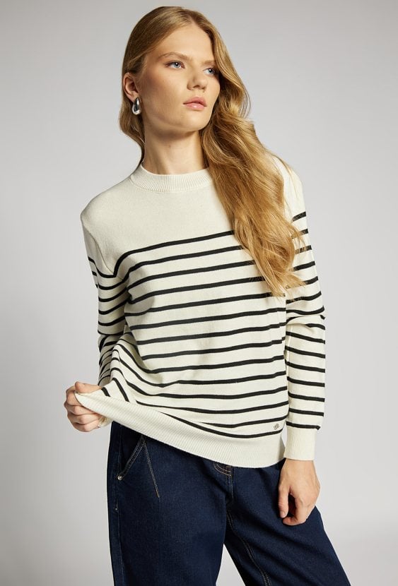 Sweter w paski