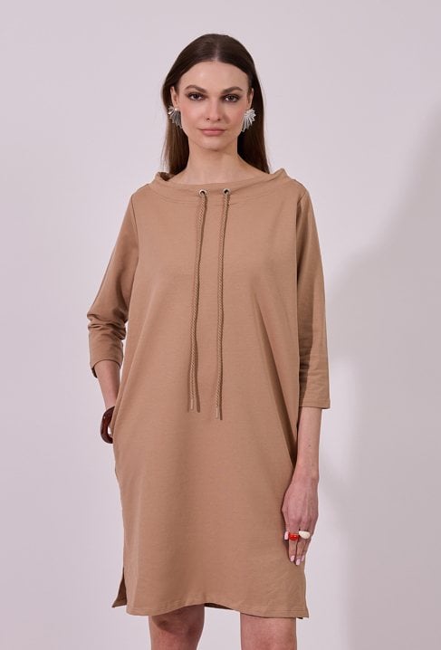 Sukienka w sportowym stylu