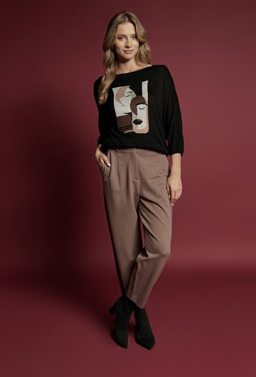 Sweter damski z motywem kobiecych twarzy