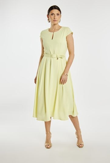 Elegancka sukienka z paskiem