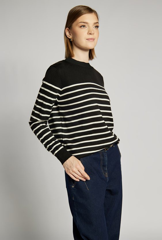 Sweter w paski