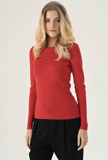 Czerwony sweter w prążek z wiskozy