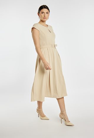 Elegancka sukienka z paskiem