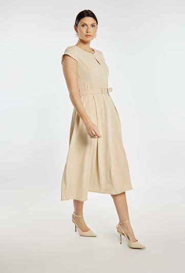 Elegancka sukienka z paskiem