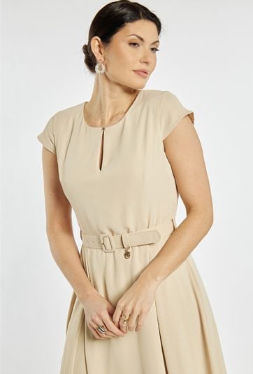 Elegancka sukienka z paskiem