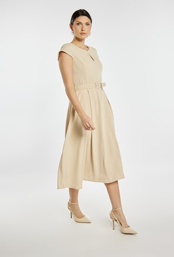Elegancka sukienka z paskiem