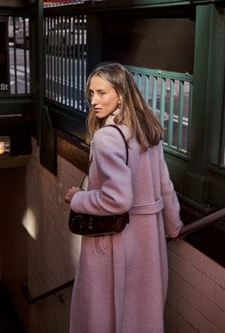 Płaszcz wiązany w talii