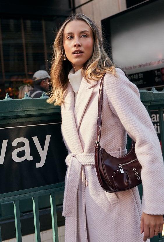 Płaszcz wiązany w talii