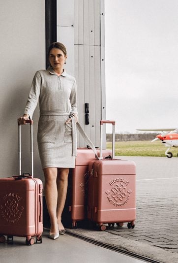 Sukienka z wiązaniem w talii