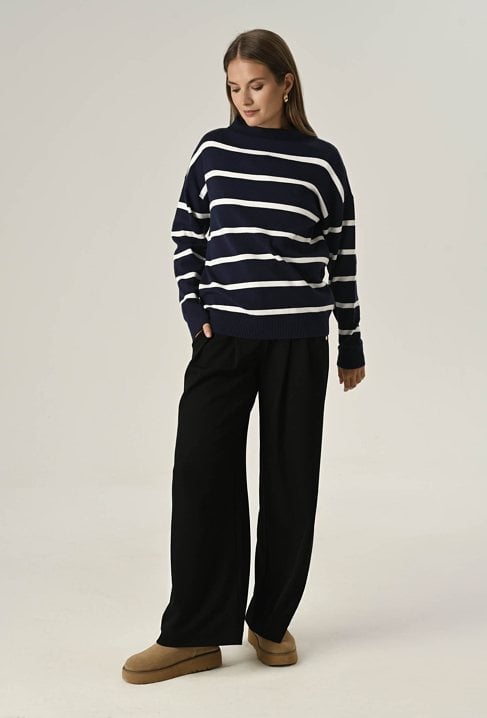 Sweter w paski ze stójką