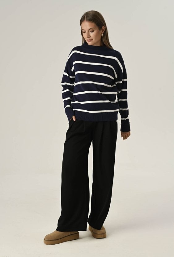 Sweter w paski ze stójką