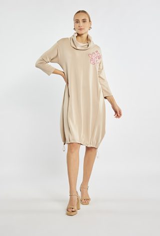 Sukienka z kwiatowym wzorem