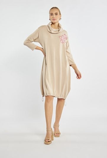 Sukienka z kwiatowym wzorem