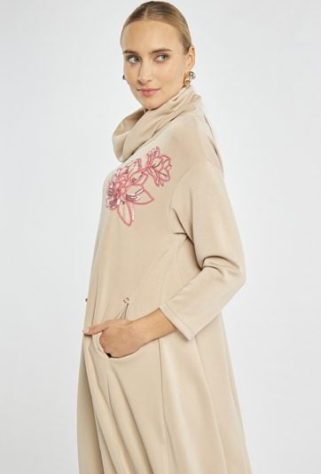 Sukienka z kwiatowym wzorem