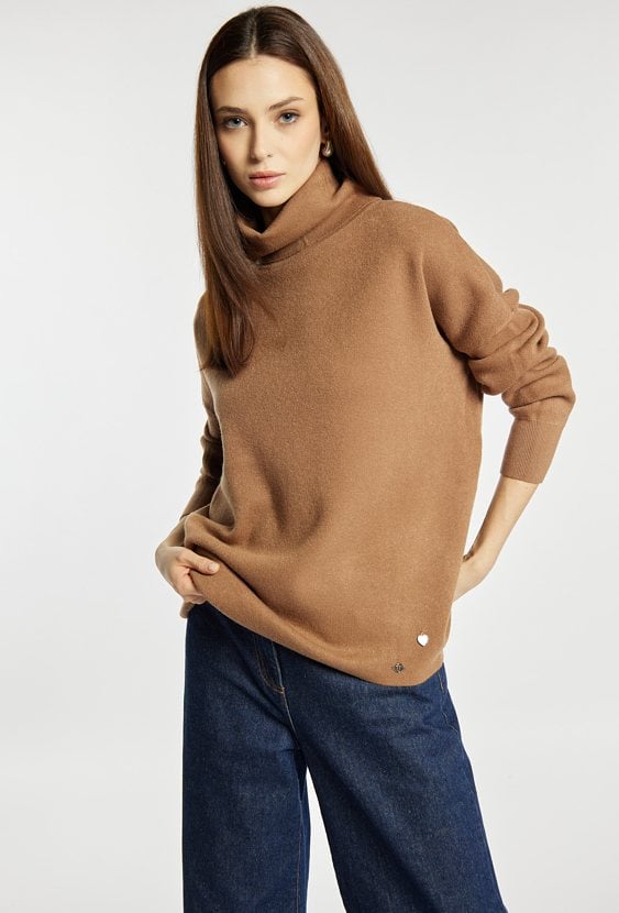 Sweter damski z luźnym golfem