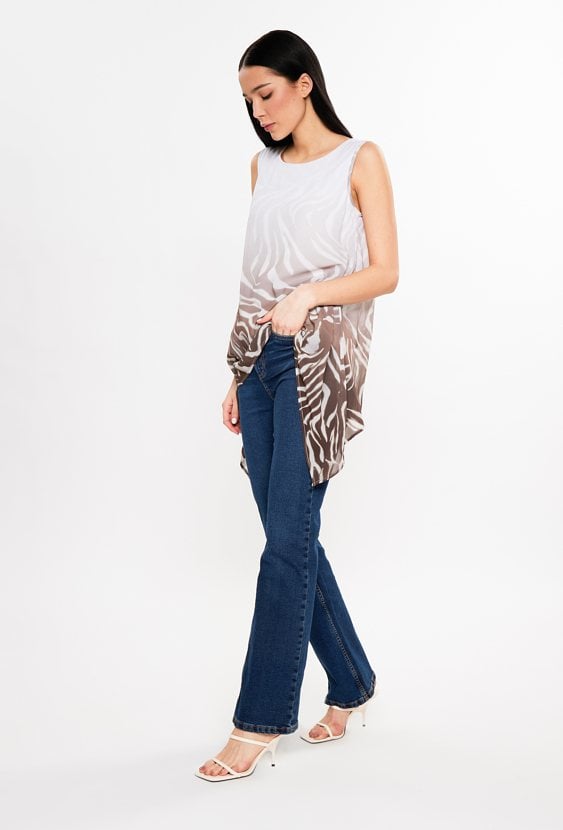 Wzorzysta bluzka z asymetrycznym dołem