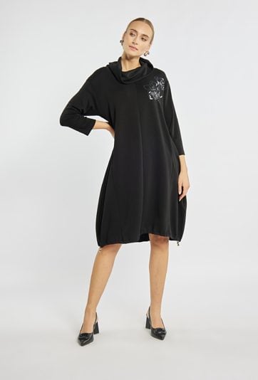 Sukienka z kwiatowym wzorem